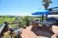 Tiny Bubbles -Hot Tub-Screened Game Room-Spacious Decks-EV Charger