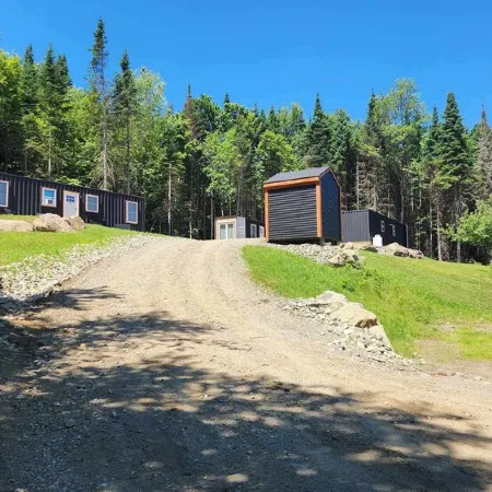 New 2 Bedroom Container Cabin with Direct Trail Access! Ride Errol (Cabin 1) Отели в г. Эррол