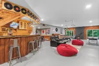 Katskill Mountain Lodge- Hot Tub, Game Room & Theater Hotels in Kortright