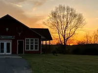 Lodge with fishing & guided hunts available! Minutes from Tulsa & Grand Lake!