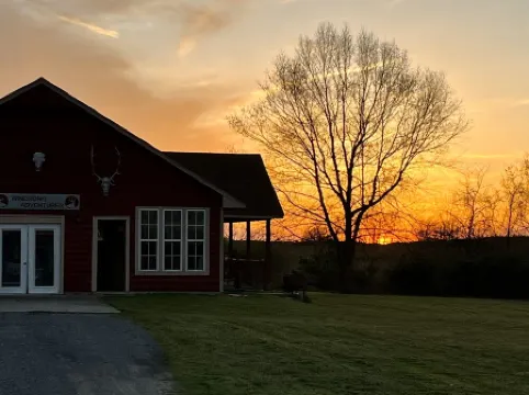 Lodge with fishing & guided hunts available! Minutes from Tulsa & Grand Lake!