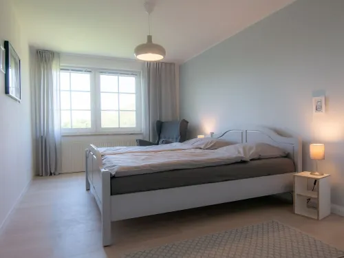 Spacious vacation apartment with terrace and garden