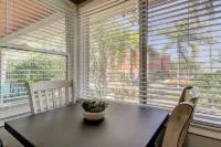 HOLIDAY SALE! Nice Downtown Dunedin Bungalow! Hotels in Dunedin