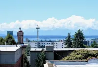 Stunning Capitol Hill View Apartment Отели в г. 