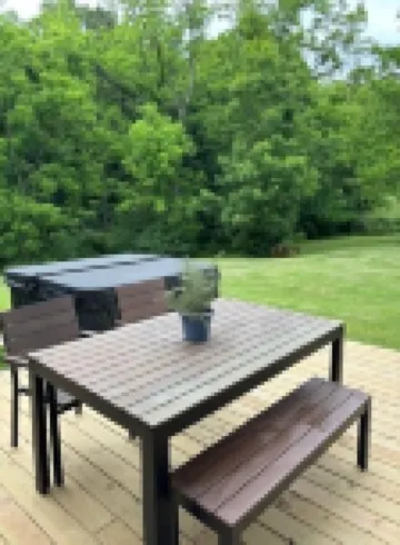 Beautiful, Secluded Luxury Cabin with relaxing hot tub.