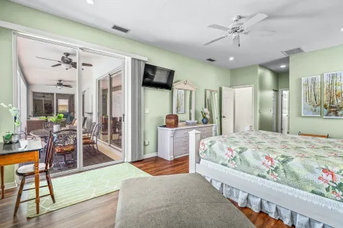 Private Pool Home Hideaway in Palm Aire. Close to all Sarasota has to offer.