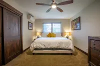 Top of Main Street w/ Private Patio & Hot Tub