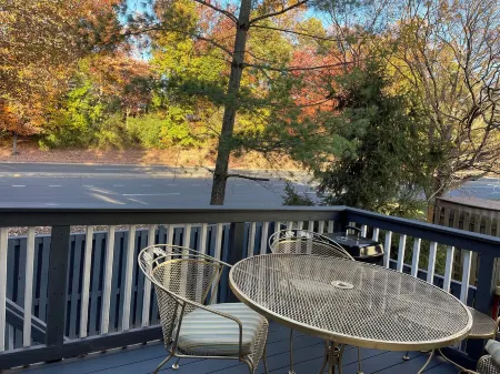 Comfy Luxury Vacation Getaway Отели рядом с достопримечательностью «Квантико Паркинг Лот»