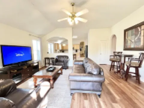 Large 4 Bedrooms Home - Workforce Rental - Washer/Dryer - Garage - Full Kitchen