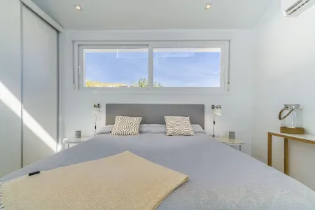 Modern villa with heated swimming pool and breathtaking view Отели рядом с достопримечательностью «Playa Salobreña»