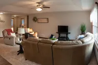 Safe Haven - Newer Home In A Quiet Neighborhood Hotels in Sugarcreek