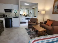 Tropicana Villa B, Studio Unit