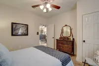 Blue Armadillo - Cozy Country Cabin Close to Downtown Wimberley