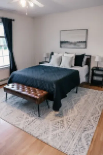 MaineStay Central Bangor Townhouse Near airport & Acadia Park w washer & dryer,