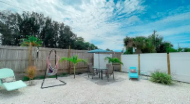 Home in quiet Bird Sanctuary Neighborhood, close to  Beach