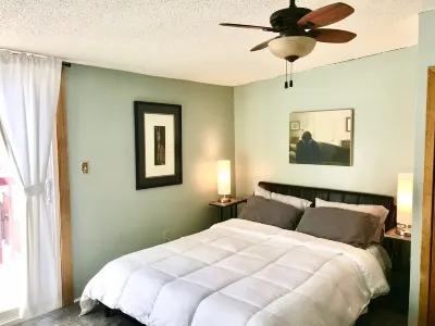 Relaxing, Cozy and Secluded One Loft Bedroom A-Frame with Private Pool