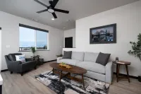 Spacious & Industrial Condo - Perfect for the Whole Gang! Dogs Ok & Great Rates!