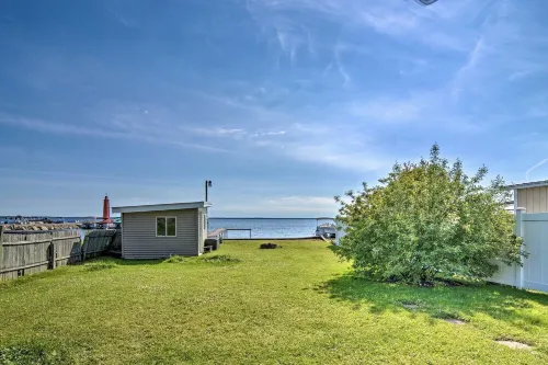 Family-Friendly Cottage on the Lake
