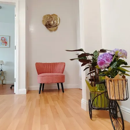 9 - Peaceful & Spacious 4B2B Upper Unit near FW