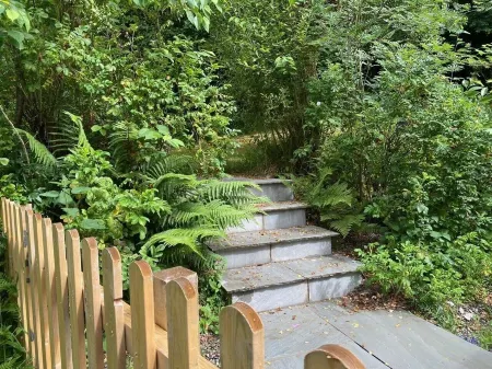 Cosy Cottage in a Beautiful Welsh Valley Отели в г. Абериствит