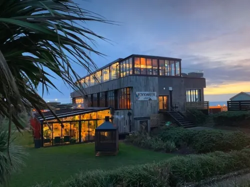 KIRA Beach House Large luxury 2 bedroom garden apartment