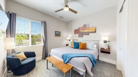Modern and Cozy ~ Near Red Rocks, Downtown, Hiking, Csm Campus