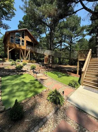 Romantic couples getaway in the treetops.