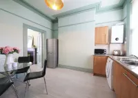 Classic 2 bedroom apartment