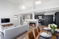 Designer Loft with parking 5min to the beach ! Hotel in zona 1921 State Theater