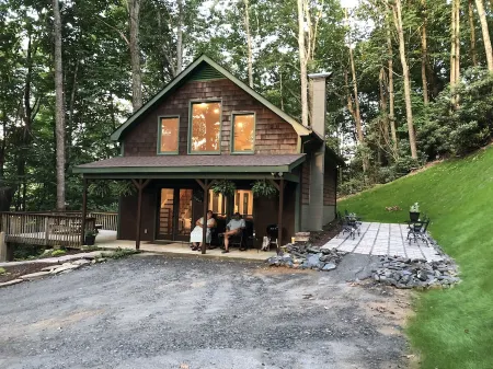 Cottage on 7 acres between West Jefferson and Boone. Pet Friendly HighSpeed Int Отели в г. Пайн Суомп