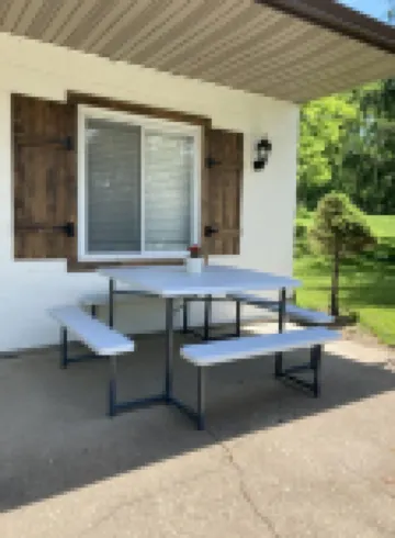 Cozy Cottage w/wood stove, firepit, pond & hiking trails near Snow Trails