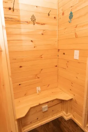 Crowns' Cabin at Ramp 11 Retreat by Concord Sun