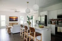 The Sundrop House: Chic Getaway minutes from everything