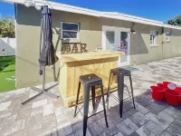 Backyard Paradise - POOL, MINI GOLF & BAR