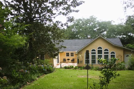 Villas @ Lake Ella: 1br/2queen-1bth-Kitchenette