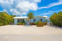 Dolphin Retreat-3 bedroom 2 Bath Marathon Home w Private Pool & 60 foot Dock
