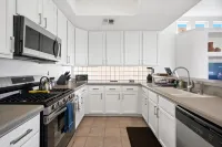Unique Bermuda Escape with Pool/Spa & King Size Bed!