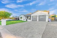 Arcadia/Biltmore 2023 Build - Heated Pool - 4 bedroom 4.5 bath - PRIME LOCATION