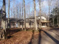 4 Bedroom/2 Bath Home 20 Acres of Woods - Hot Tub