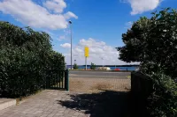 Vacation apartment Pier 7 - directly on the lake! Hotels in Bitterfeld-Wolfen