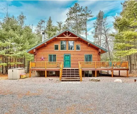 Spacious 3 Story Cabin. Access to UTV/ATV Trails & Near Lake Arbutus