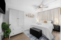 Oceanfront- #1 Dreamscapes        Cherry Grove Beach, North Myrtle. Hôtels à proximité de : Little River Neck Park