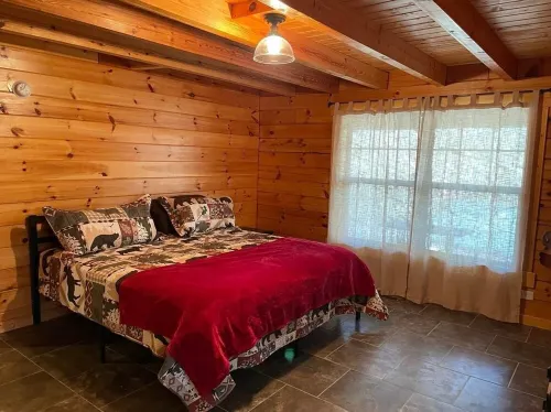 River Road Hideout  PRIVATE RIVER ACCESS! Pet friendly