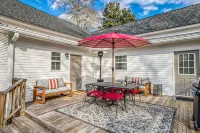 Walk Downtown! Large Pool, Hot tub, Fire pit, Close to EVERYTHING!