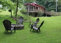 Baker's Cottage - Relax in this quiet mountain cottage by the creek.