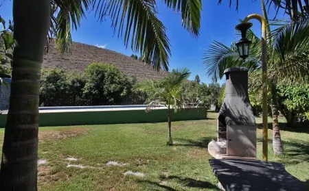 Semi-detached holiday home with pool and sea views