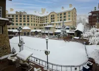 CRBC - Heart of BC Village, AC, Ski in/out, 2 Master Suites, Walk to Everything