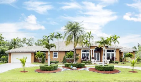 Prodigious 4 Bedroom Villa w/ Pool