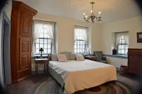 The 1764 Mohler House! Beautifully Restored Farmhouse 3BR/4BA on 9aces w/firepit Hotels in Ephrata Township