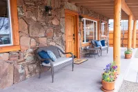 Relaxing Stoney Cottage- Air Conditioning and Gas Fire Pit.